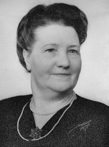 Jenny Elisabeth Nilsson with Children 1919